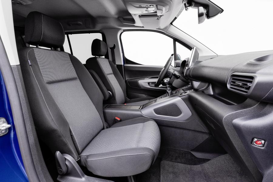 Интерьер Toyota ProAce City Verso 2019 года  (EU) (фото 35 из 45)